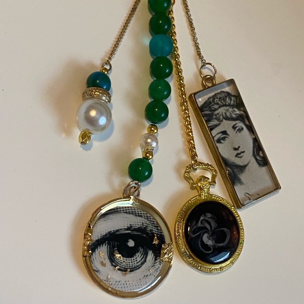 NEW FORNASETTI INSPIRED BAG CHARM PURSE KEYCHAIN GOLD GREEN BLACK DESIGNER READY - Picture 4 of 8